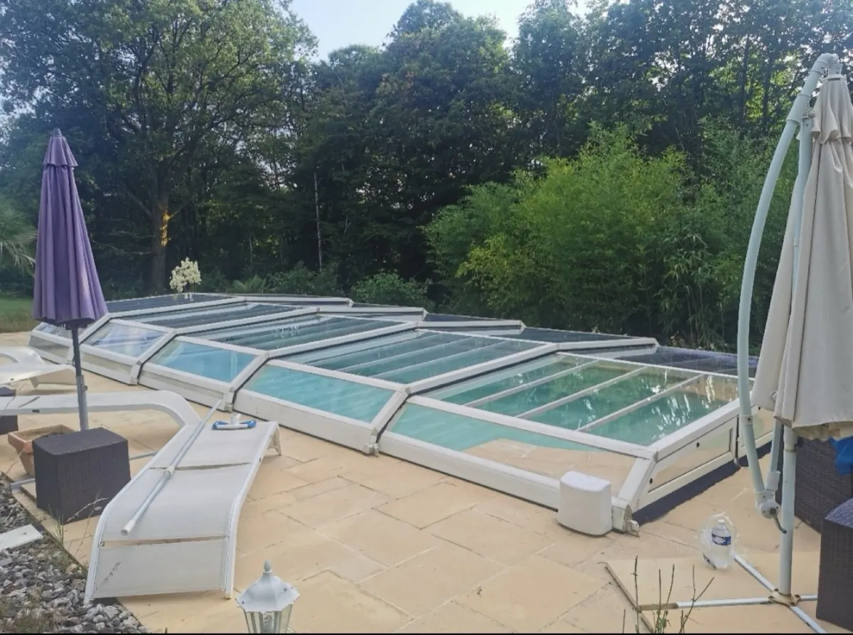 Abri de piscine bas