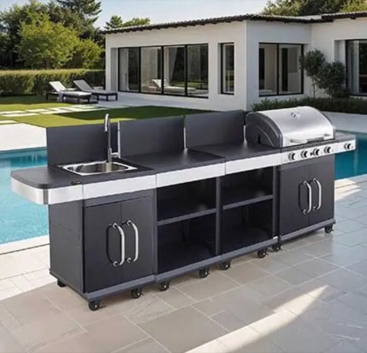 Box cuisine au bord de la piscine