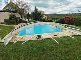 Entretien abri piscine coulissant